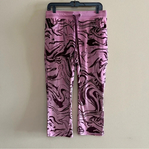 LuLaRoe Cozy Crystal Velour Crop Capri Pants Sz Med Solid Pink Magenta Swirl - Picture 1 of 10